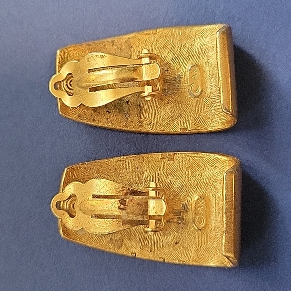 Vintage Anne Klein Brushed Gold Tone Rectangular Clip On Earrings - Picture 2 of 4